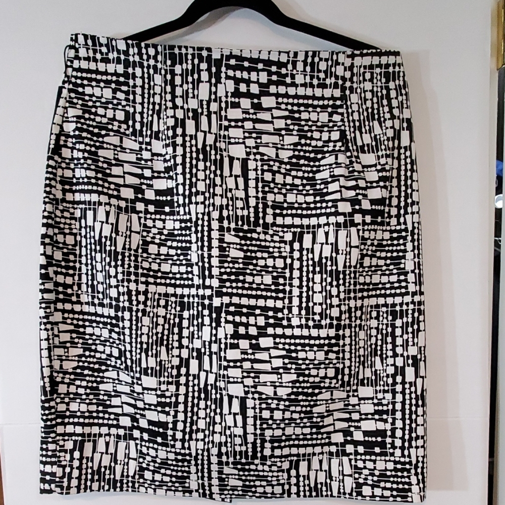 Worthington Black and White Skirt Size 16